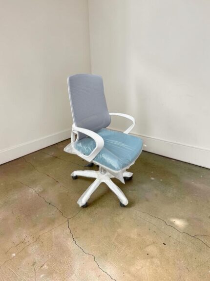Midback ergonomic office chair with grey mesh backrest, teal seat, and white frame